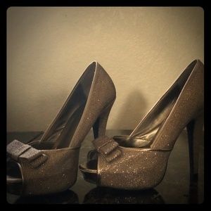 Silver sparkled Heels